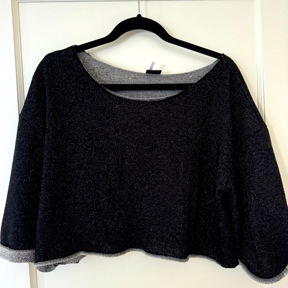 Crop top with 3/4 sleeves - Picture 1 of 3